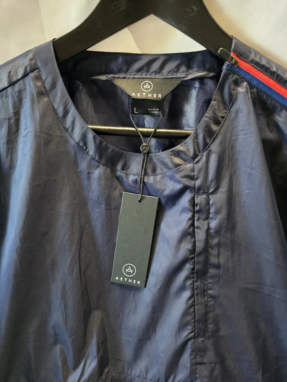 Aether Coast Windbreaker - Picture 3 of 4